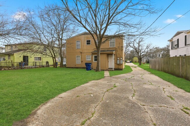 Building Photo - Spacious & Newly Updated! *HOUSING ACCEPTED/ SECTION 8 * — Apply Today!