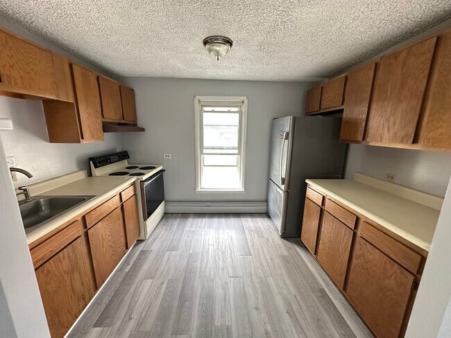 Building Photo - 820 Avery Ave