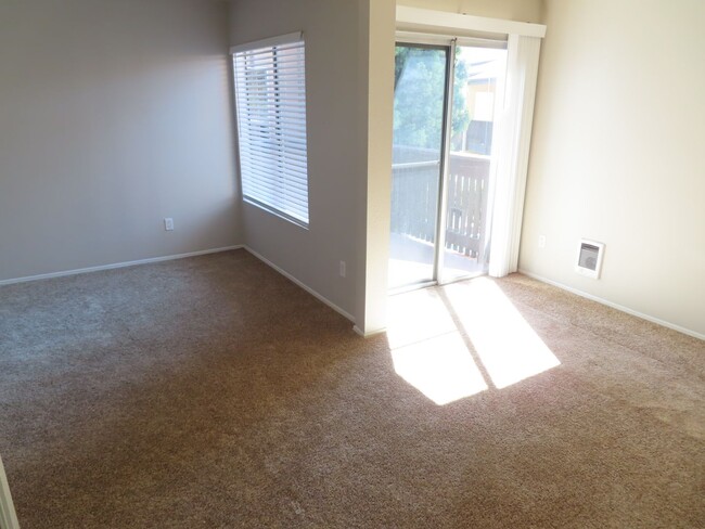 Building Photo - One Bedroom Condo in Mission Valley