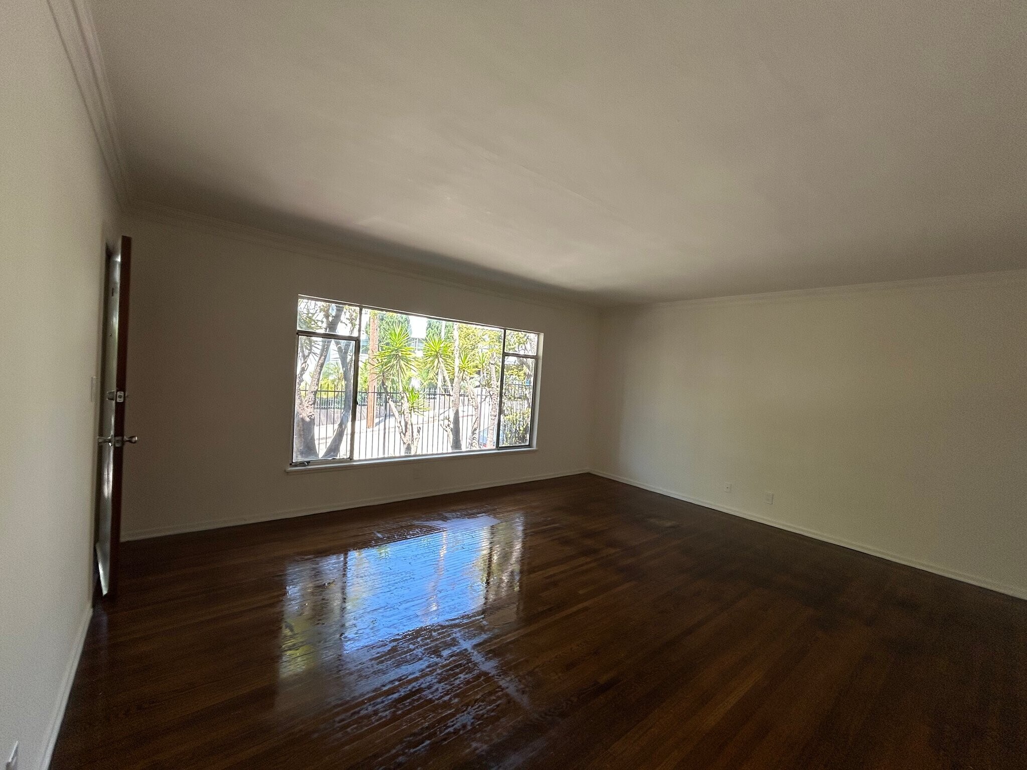 Building Photo - 1850 N La Brea Ave
