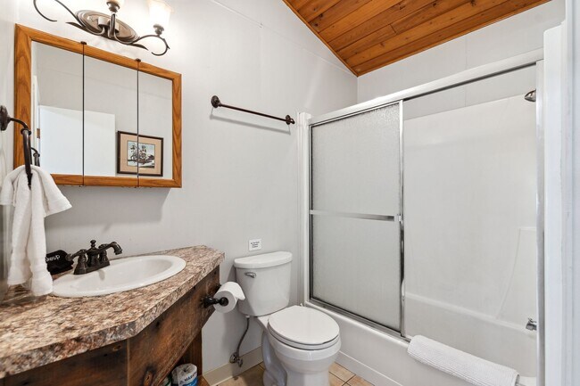 Building Photo - 1 bedroom, 1 bath condo on Whitefish Lake
