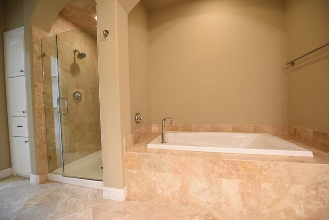 Building Photo - Beautiful 3-Story Lakewood Townhome!