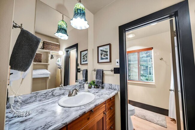 Building Photo - Furnished Park City Studio Available for Rent