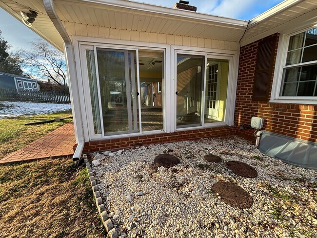 Building Photo - 136 Grimes St