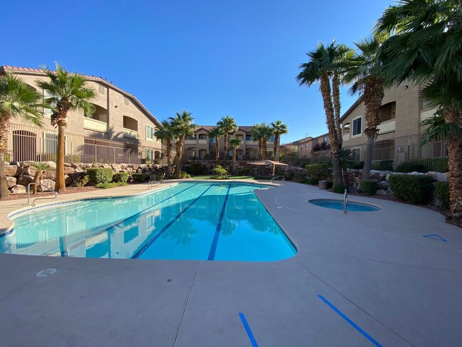 Building Photo - 3 bdrm, 2 bath Mission Hills Condo-Availab...