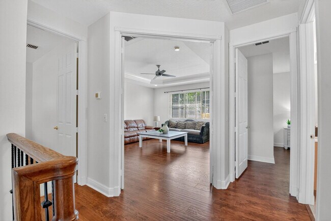 Building Photo - 9826 Vía Amati