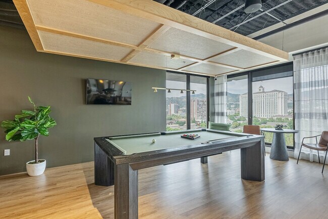 Building Photo - 105 W 600 S