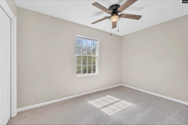 Building Photo - 605 N Donar Dr