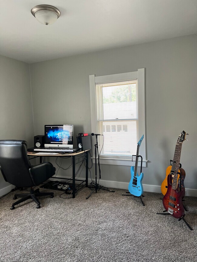 Building Photo - 1946 Princeton Dr