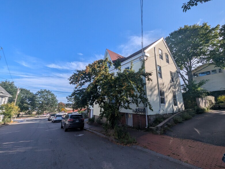 Street - 34 Tyng St
