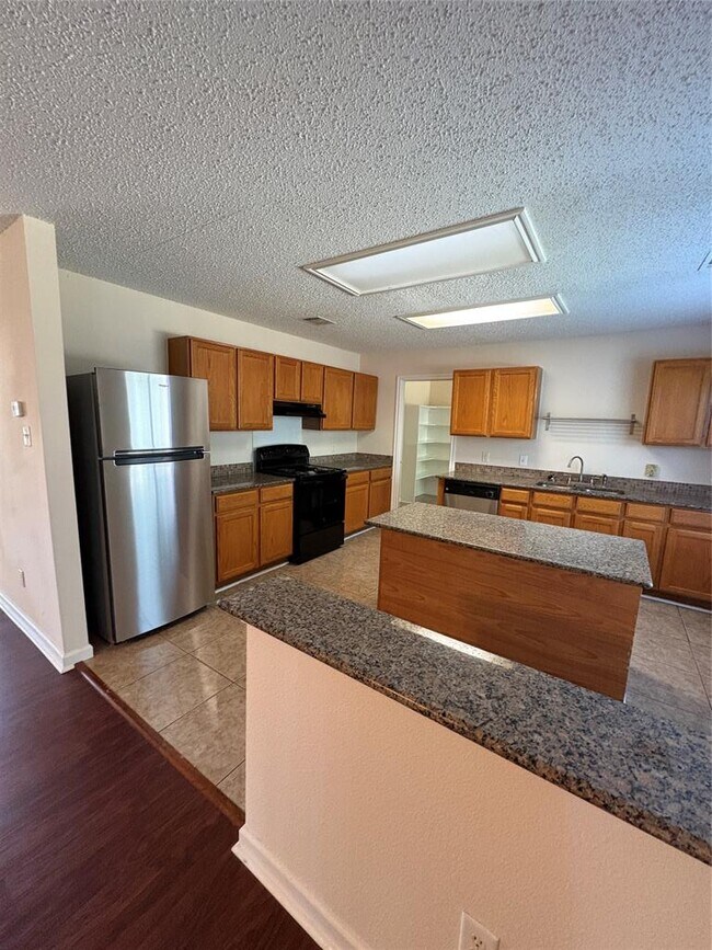 Building Photo - 1367 Lakeside Loop