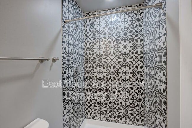 Building Photo - 2619 Loyola Northway