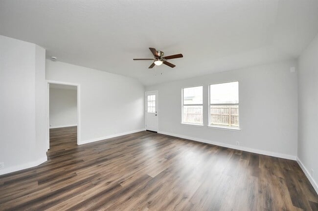 Building Photo - 2703 Edgewick Elm St