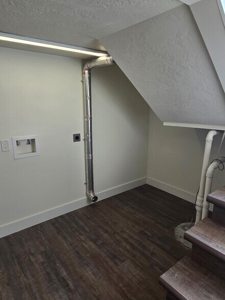 W/D Hookup - 1124 2nd Ave N