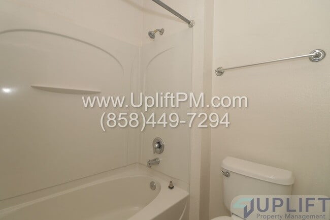 Building Photo - Charming 1 Bed / 1 Bath Condo in Gated Community in a Prime Central Location