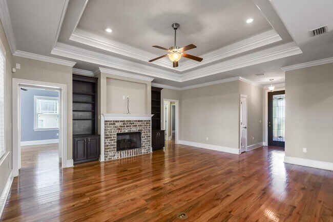 Building Photo - 2561 Lantana Ln