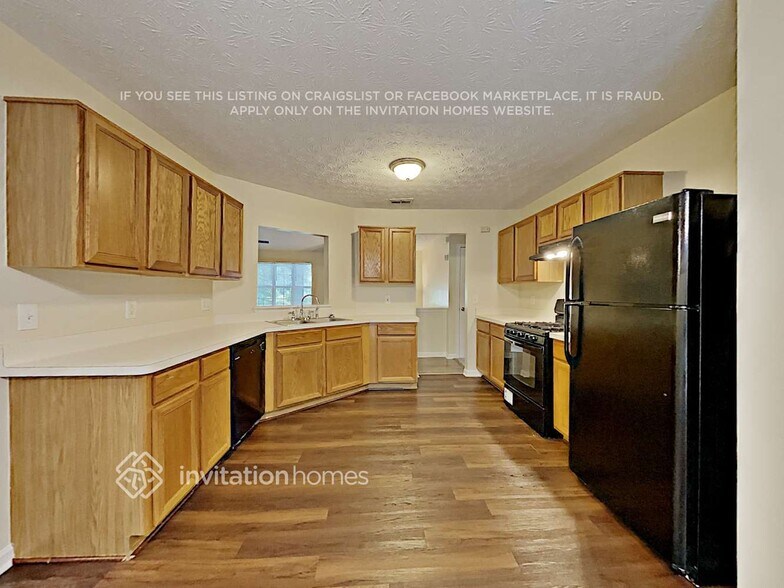 Building Photo - 275 Promenade Way SW