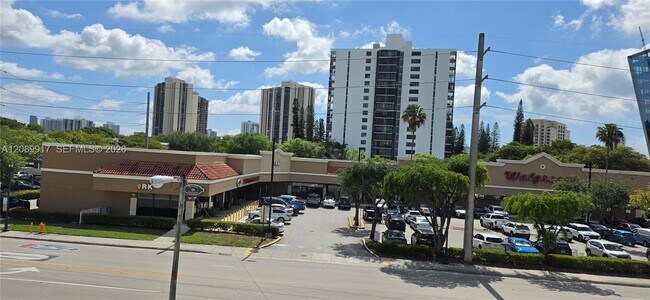 Building Photo - 20201 NE 29th Ct