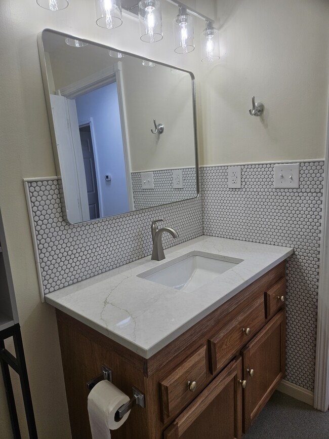 Building Photo - 53 Overlook Dr