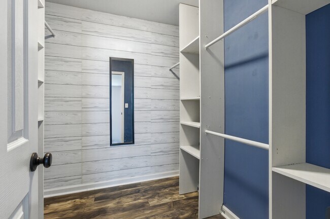 Building Photo - 127 Bermuda View