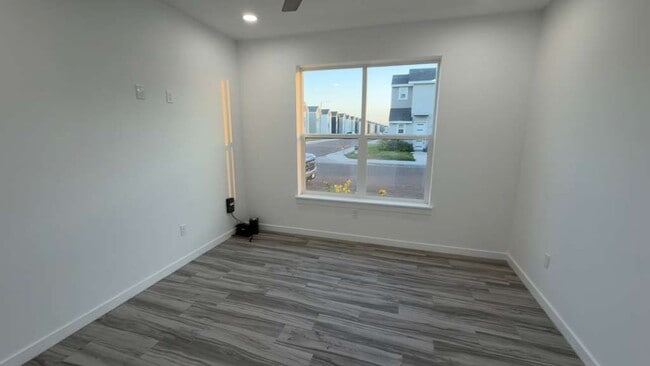 Building Photo - 702 W Seminole Ave