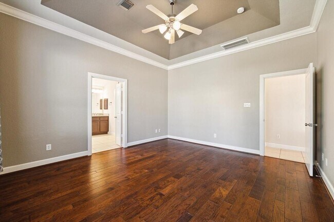 Building Photo - 910 Floriencia St