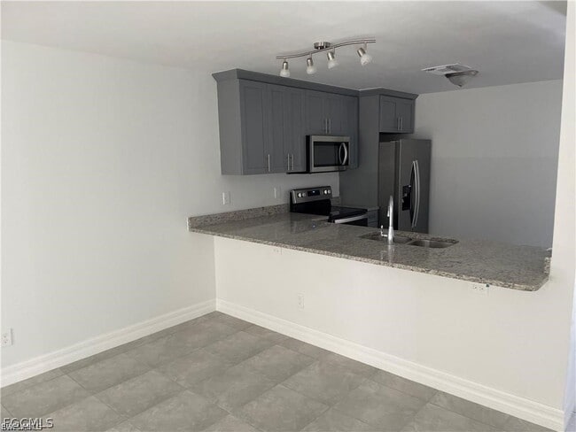 Building Photo - 1114 Capetown Ave