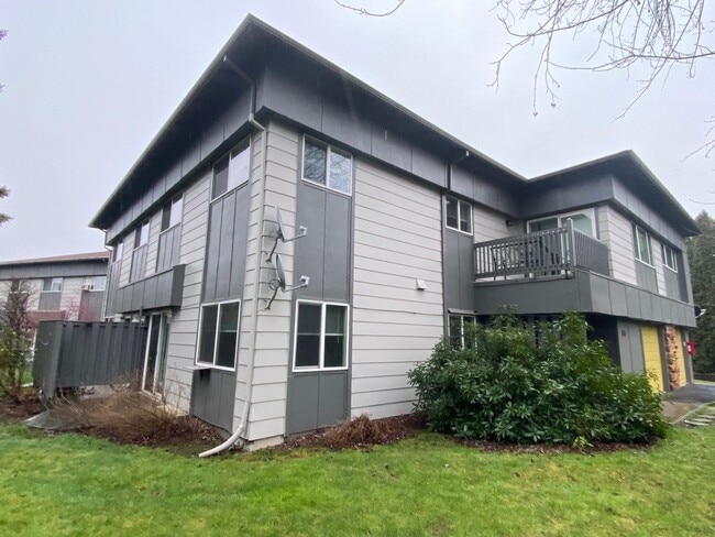 Building Photo - Application Pending - 3 Bedroom Condo for Rent - Hood River