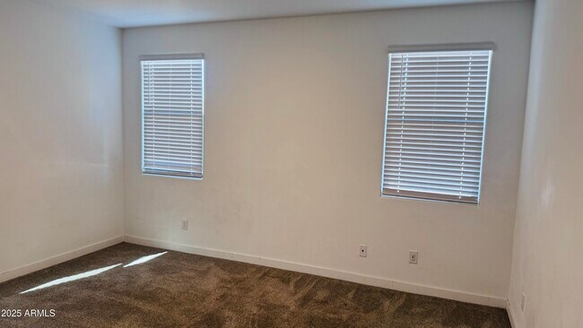 Building Photo - 9118 W Sells Dr