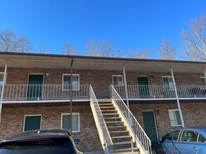 Building Photo - Strawberry Plains 37871 - 1 bedroom, 1 bath apartment, water included in rent - Call Linda Meese ...
