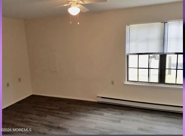 Building Photo - 453A Chesterfield Ct