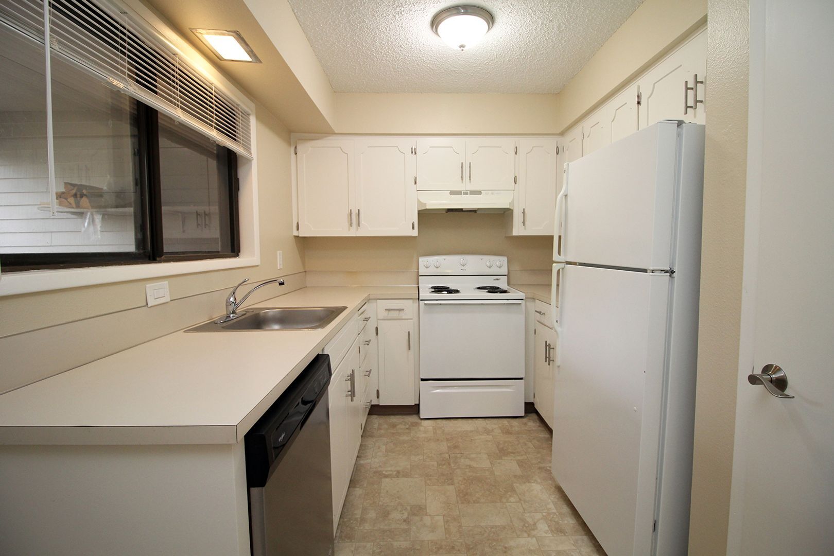 Building Photo - 2747-2757 SW Troy St