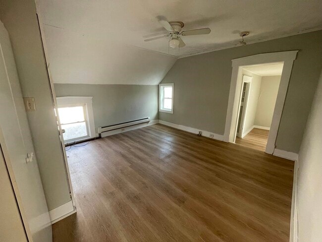 Building Photo - 52 Chestnut Ave