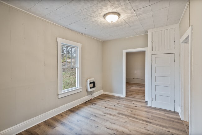 Building Photo - 400 W Front St