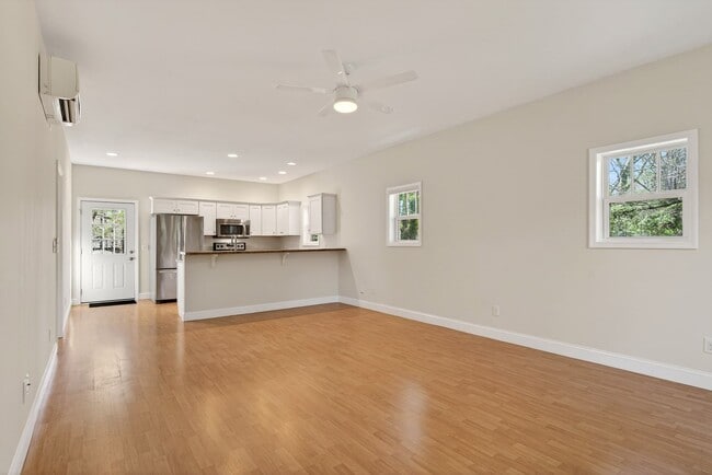 Building Photo - Black Mountain Long Term Rental!