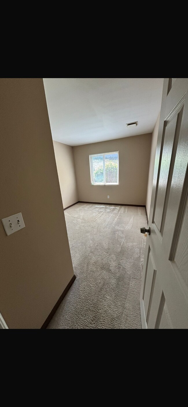 Building Photo - 3040 Alta View Dr