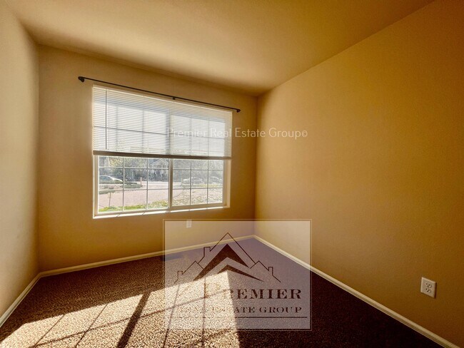 Building Photo - 1817 Final View Aly