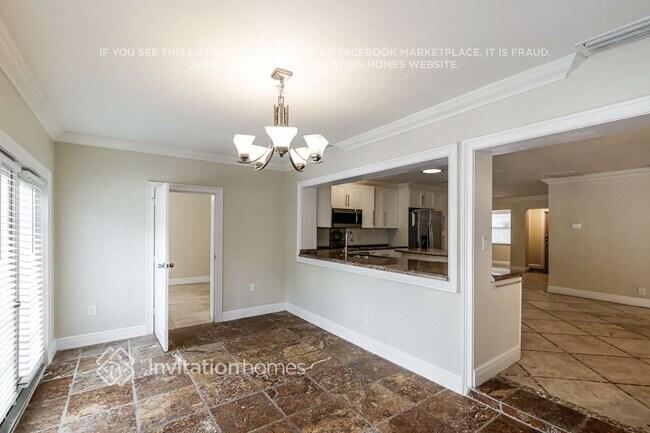 Building Photo - 830 N 10th Ave