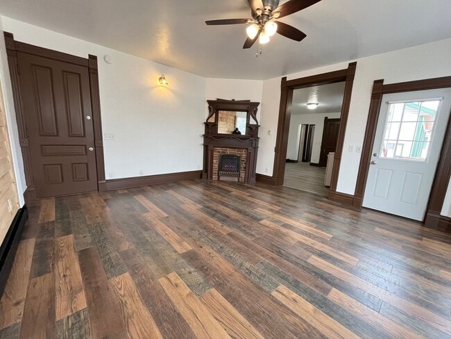 Building Photo - Newly Renovated Ground Floor 1 Bed Apartment!