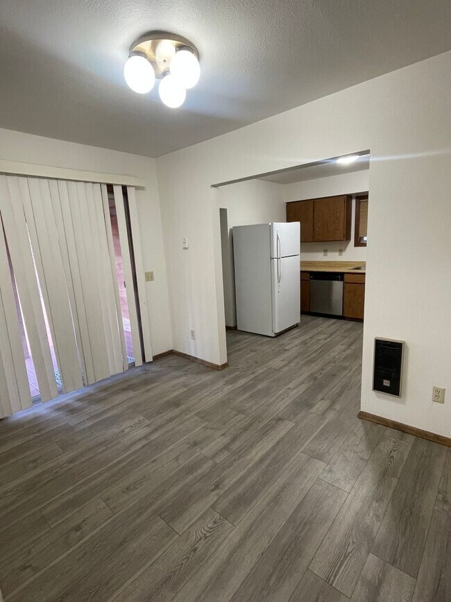 Building Photo - 2 Bedroom Home Near Old Mill