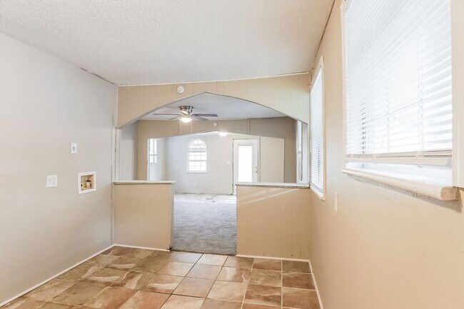 Building Photo - 128 Ann Dr SW