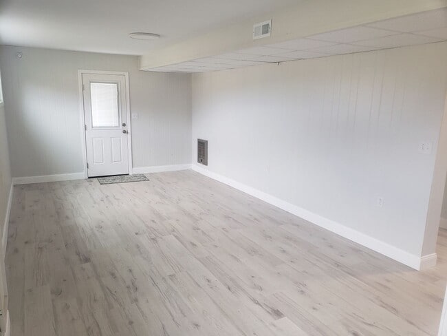 Building Photo - 4 Bedroom / 2 Bath Home  Kingsport, TN