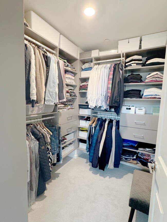 Building Photo - 164 Agustin Narvaez St