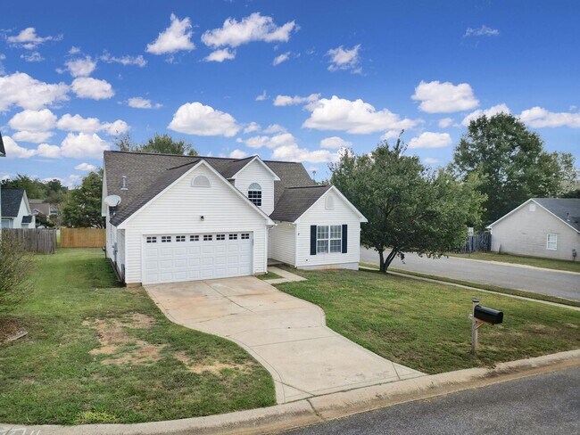 Building Photo - Lovely 3 Bed 2 Bath Home in Indian Trail o...