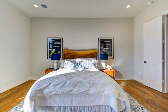 Building Photo - 820 Wakefield Dr