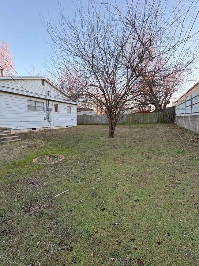 Building Photo - 1421 E Lockheed Ct