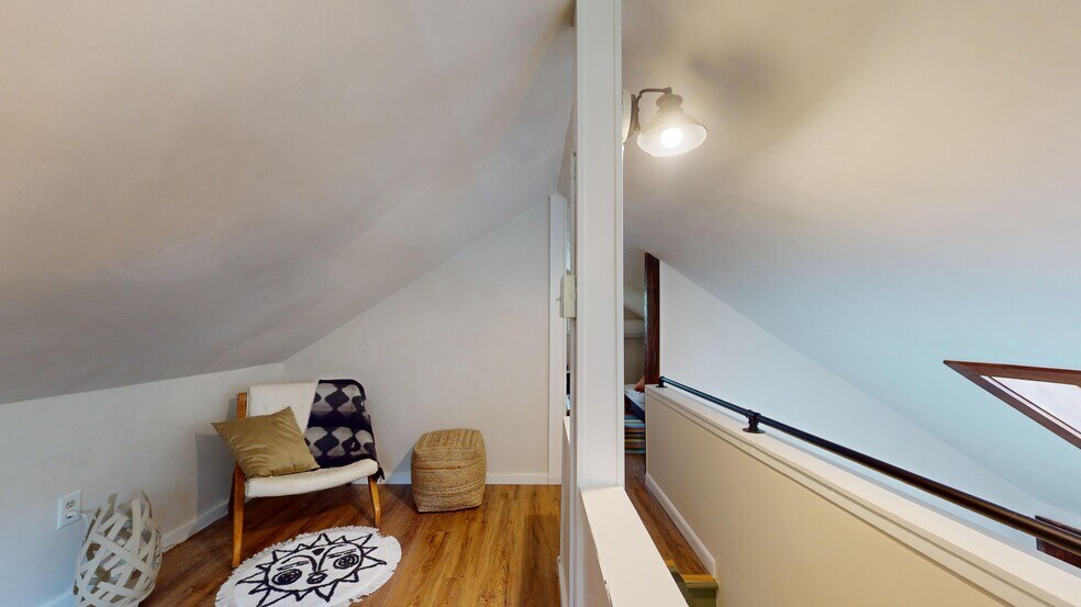 Reading nook on second floor - 65 Ohayo Mountain Rd