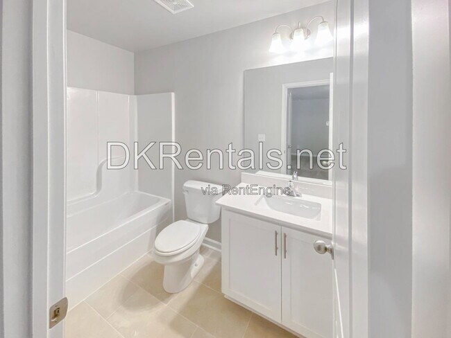 Building Photo - 1466 Fern Ridge Ln