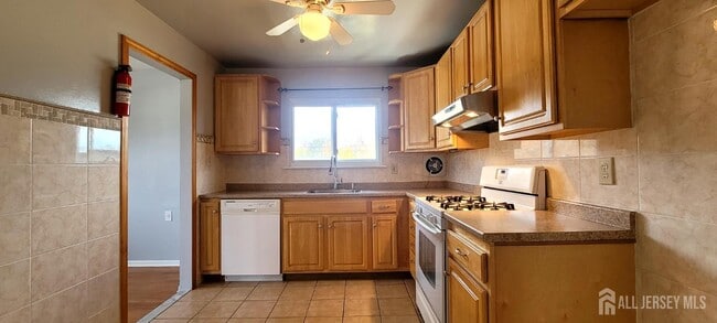 Building Photo - 12 Van Buren Ave