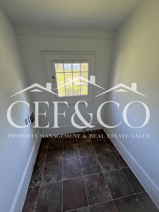 Building Photo - Adorable 3 bedroom 1 bathroom home now ava...